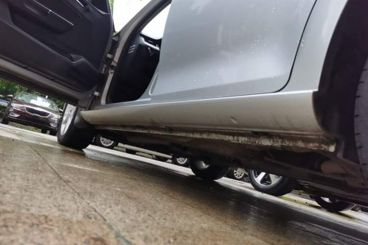 Used Volkswagen Bora 2014 1.6L Manual Comfort Model Left Side Sill