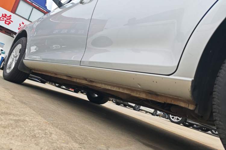 Used Volkswagen Bora 2014 1.6L Automatic Fashion Model Left Side Sill