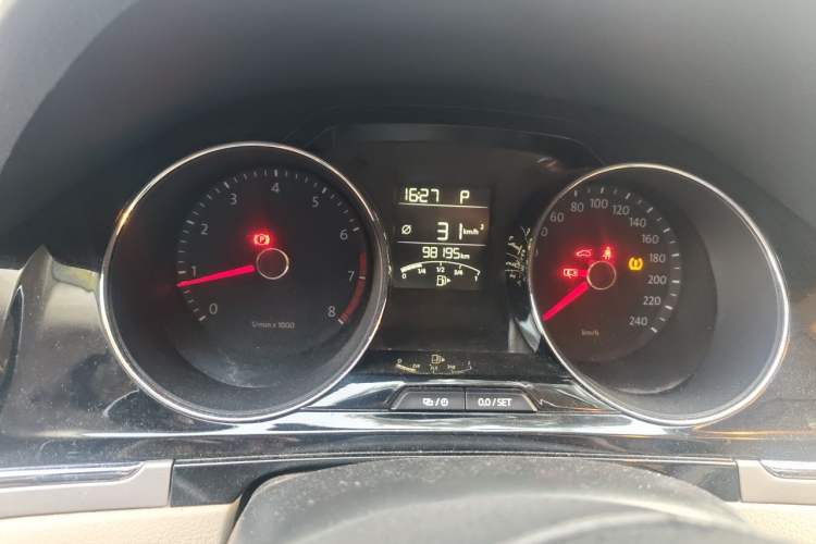 Used Volkswagen Bora 2014 1.6L Automatic Comfort Model Odometer Close Up