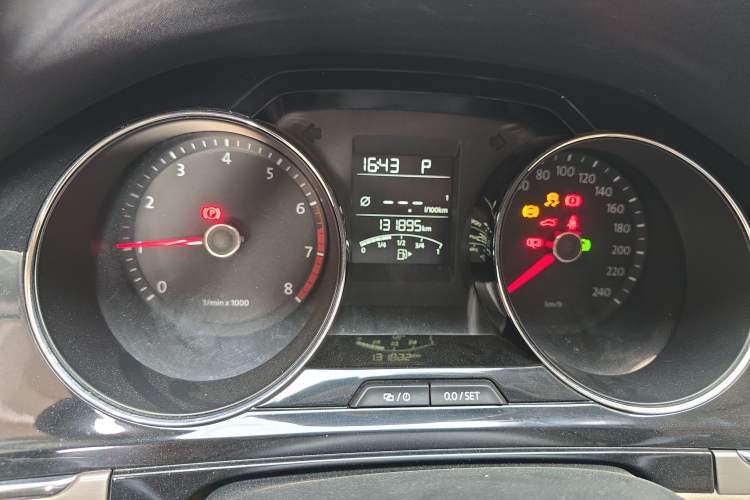 Used Volkswagen Bora 2014 1.6L Automatic Comfort Model Odometer Close Up