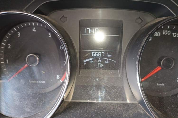 Used Volkswagen Bora 2014 1.6L Manual Fashion Edition Odometer Close Up