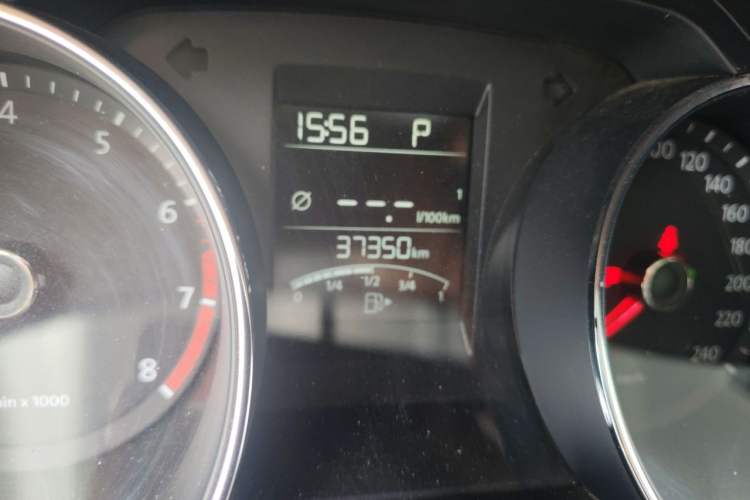 Used Volkswagen Bora 2014 1.6L Automatic Fashion Model Odometer Close Up
