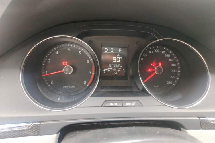 Used Volkswagen Bora 2014 1.6L Automatic Fashion Model Odometer Close Up