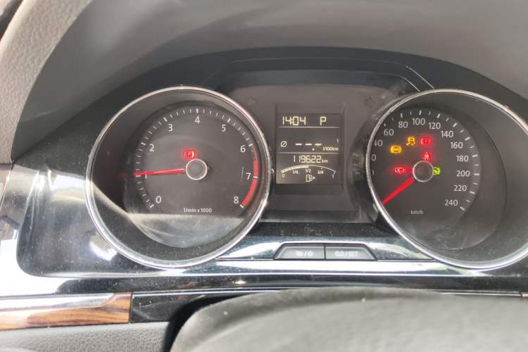Used Volkswagen Bora 2014 1.6L Automatic Luxury Model Odometer Close Up