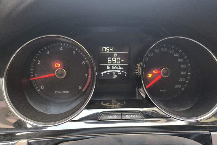 Used Volkswagen Bora 2014 1.6L Manual Comfort Model Odometer Close Up