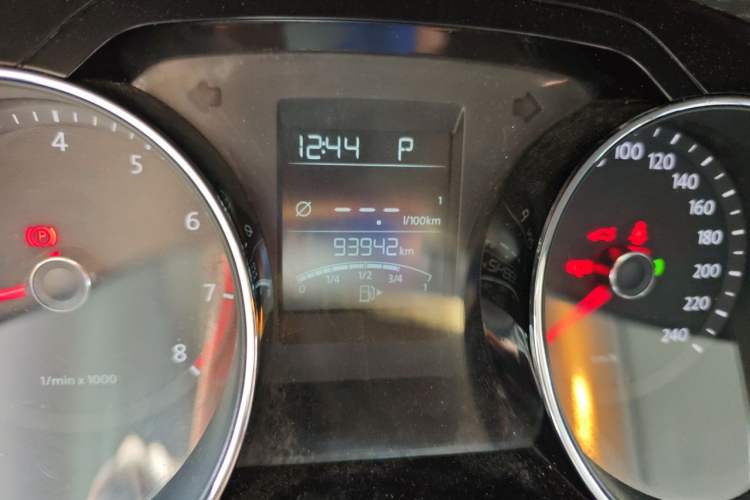 Used Volkswagen Bora 2014 1.6L Automatic Comfort Model Odometer Close Up