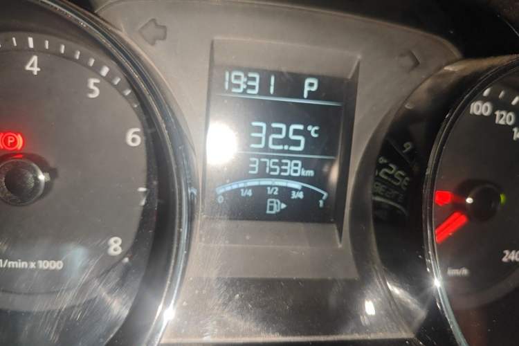 Used Volkswagen Bora 2014 1.6L Automatic Comfort Model Odometer Close Up