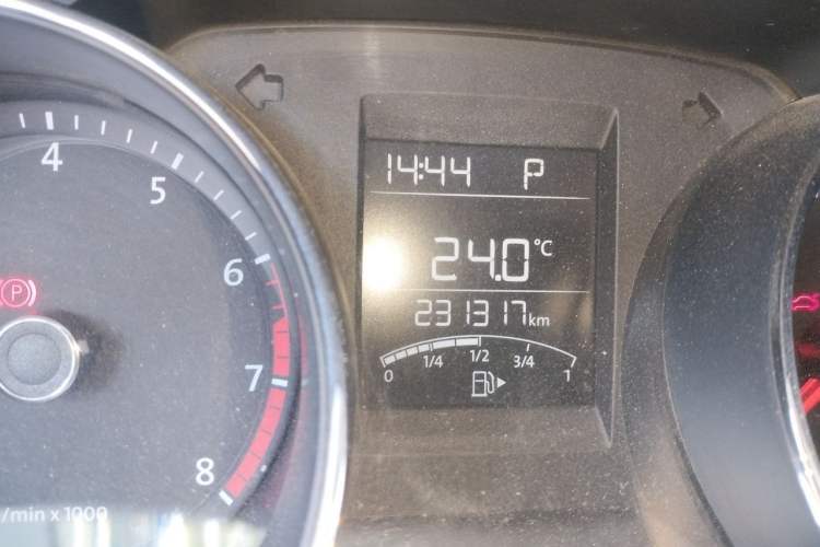 Used Volkswagen Bora 2014 1.6L Automatic Fashion Model Odometer Close Up