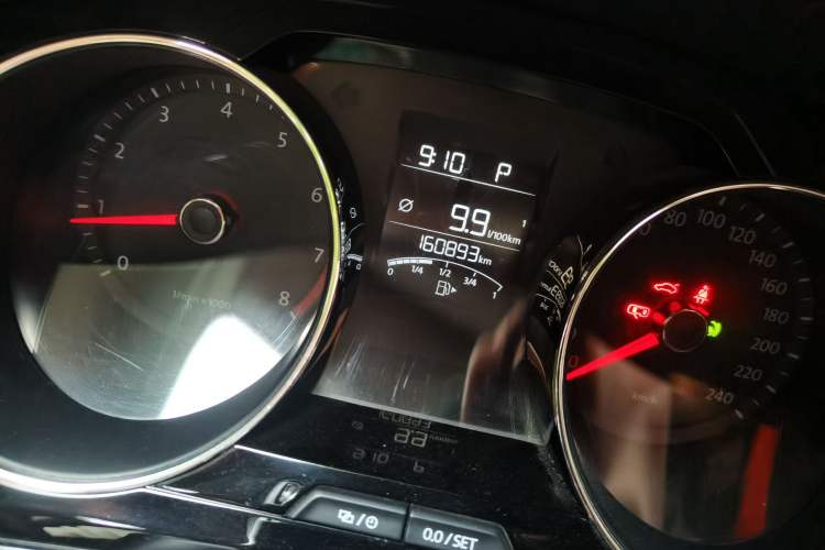 Used Volkswagen Bora 2014 1.6L Automatic Comfort Model Odometer Close Up