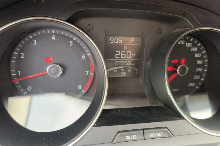 Used Volkswagen Bora 2014 1.6L Automatic Fashion Model Odometer Close Up