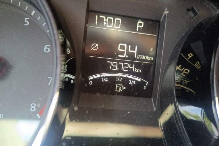 Used Volkswagen Bora 2014 1.6L Automatic Comfort Model Odometer Close Up