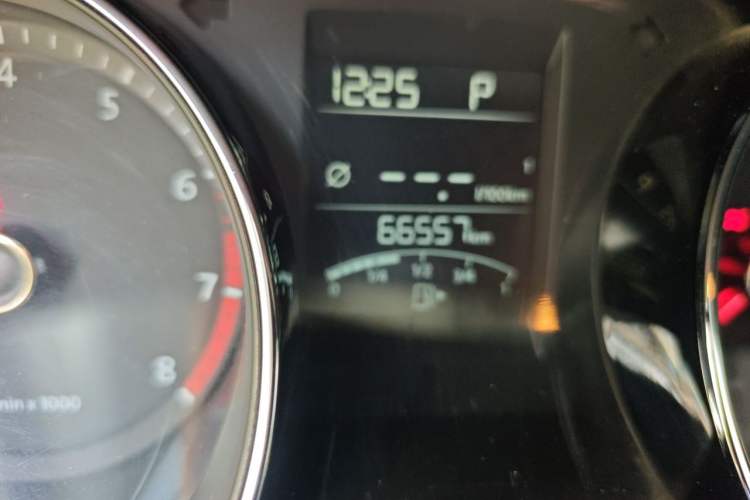 Used Volkswagen Bora 2014 1.6L Automatic Comfort Model Odometer Close Up