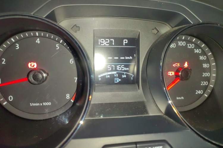 Used Volkswagen Bora 2014 1.6L Automatic Fashion Model Odometer Close Up
