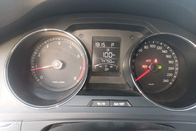 Used Volkswagen Bora 2014 1.6L Automatic Fashion Model Odometer Close Up