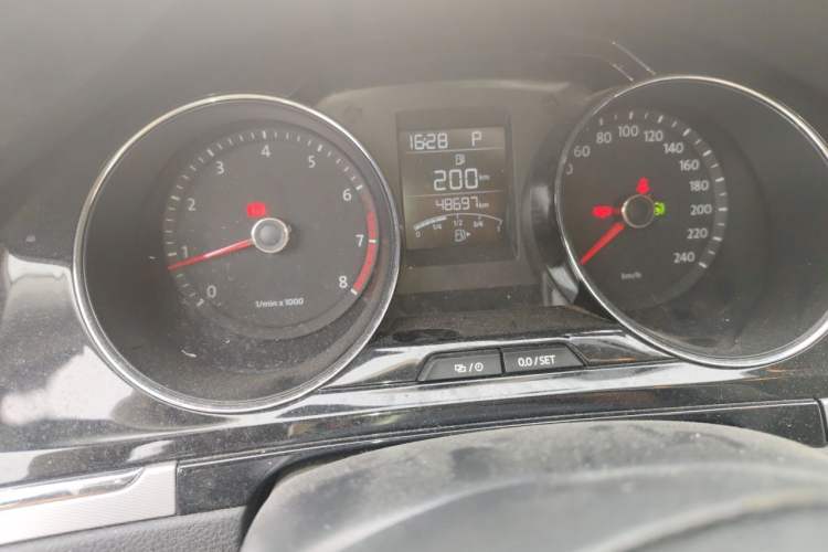 Used Volkswagen Bora 2014 1.6L Automatic Comfort Model Odometer Close Up