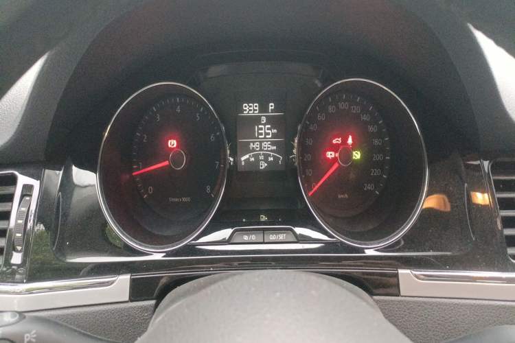 Used Volkswagen Bora 2014 1.6L Automatic Comfort Model Odometer Close Up