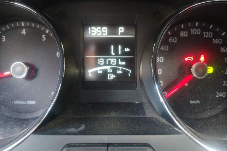 Used Volkswagen Bora 2014 1.6L Automatic Fashion Model Odometer Close Up