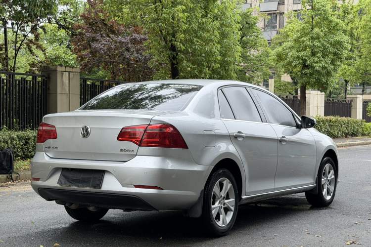 Used Volkswagen Bora 2014 1.6L Manual Comfort Model Rear Right 45 Deg