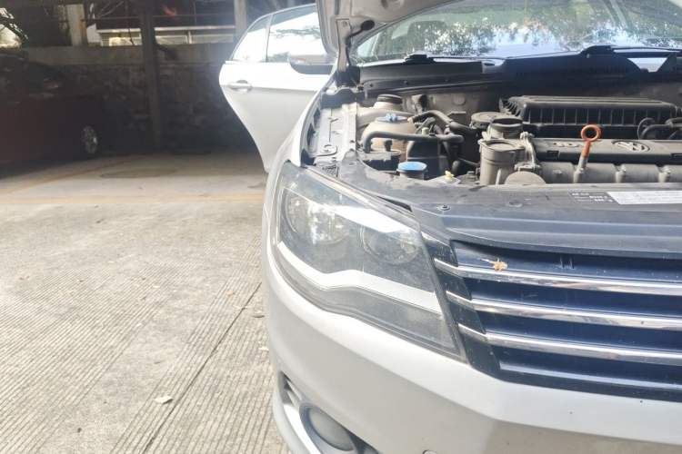 Used Volkswagen Bora 2014 1.6L Automatic Comfort Model Right Front Headlight
