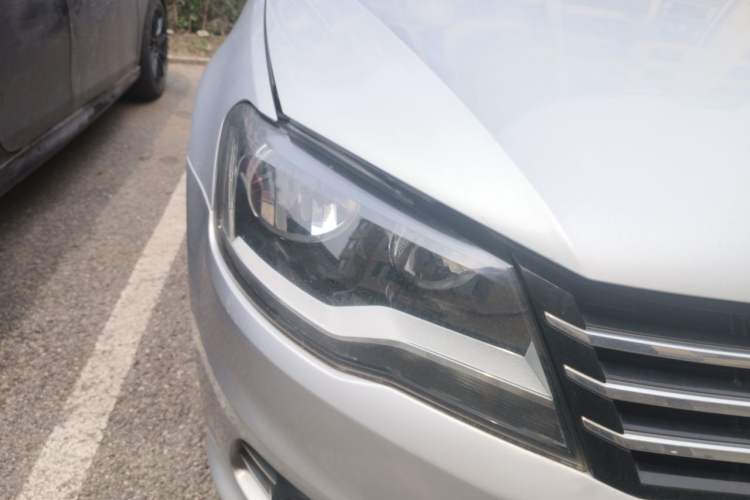 Used Volkswagen Bora 2014 1.6L Manual Comfort Model Right Front Headlight