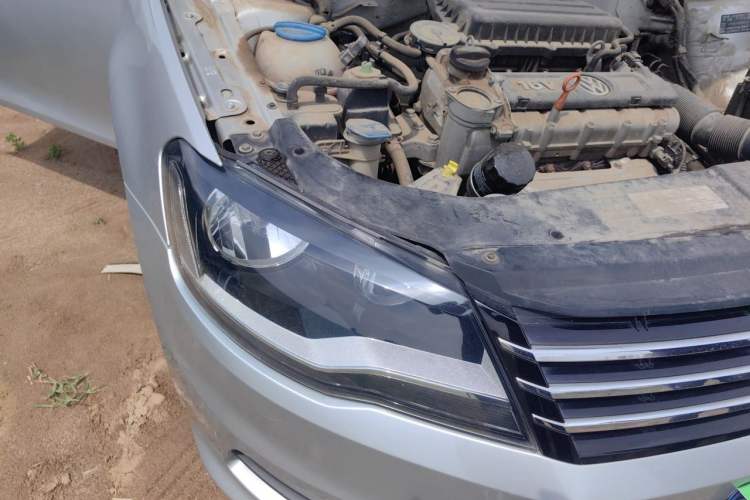 Used Volkswagen Bora 2014 1.6L Manual Fashion Edition Right Front Headlight