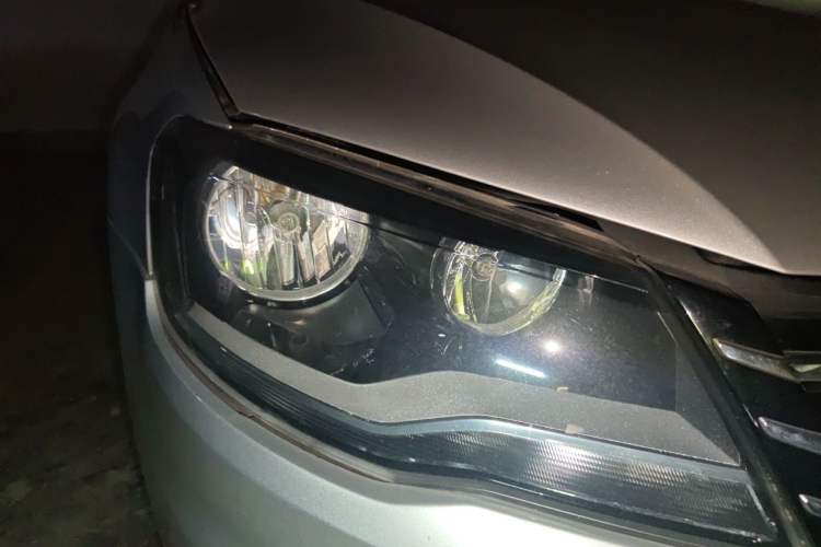 Used Volkswagen Bora 2014 1.6L Automatic Comfort Model Right Front Headlight
