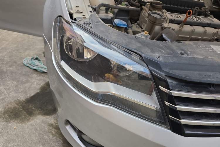 Used Volkswagen Bora 2014 1.6L Automatic Comfort Model Right Front Headlight