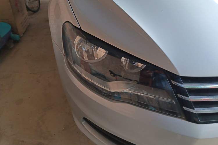 Used Volkswagen Bora 2014 1.6L Manual Fashion Edition Right Front Headlight