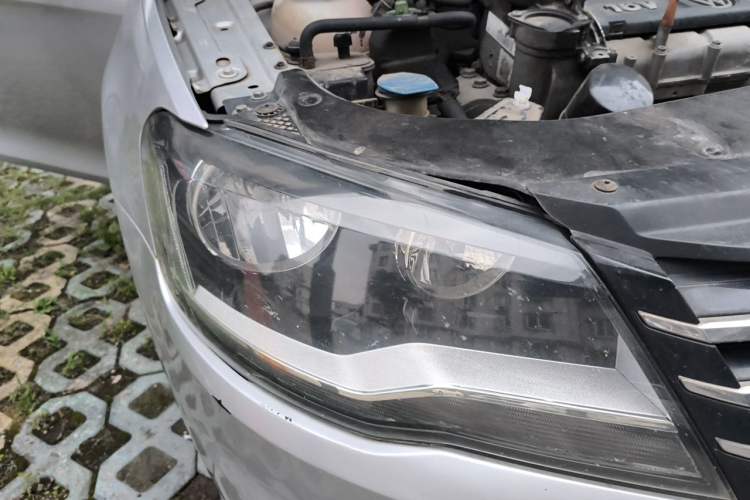 Used Volkswagen Bora 2014 1.6L Manual Comfort Model Right Front Headlight