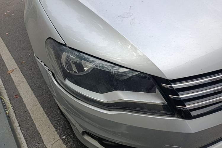 Used Volkswagen Bora 2014 1.6L Automatic Comfort Model Right Front Headlight