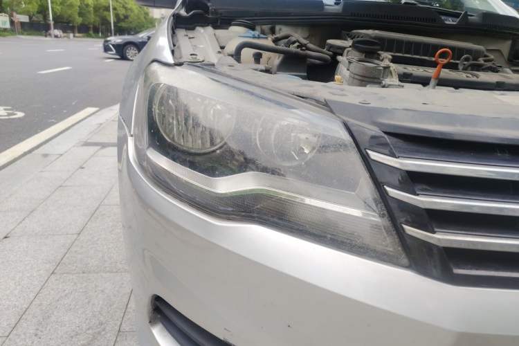 Used Volkswagen Bora 2014 1.6L Automatic Fashion Model Right Front Headlight
