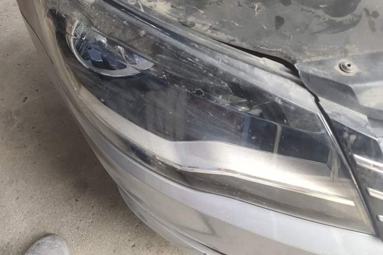 Used Volkswagen Bora 2014 1.6L Manual Fashion Edition Right Front Headlight