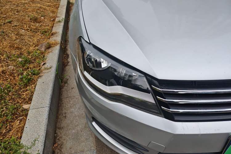 Used Volkswagen Bora 2014 1.6L Manual Fashion Edition Right Front Headlight