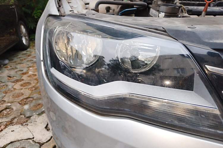 Used Volkswagen Bora 2014 1.6L Automatic Comfort Model Right Front Headlight