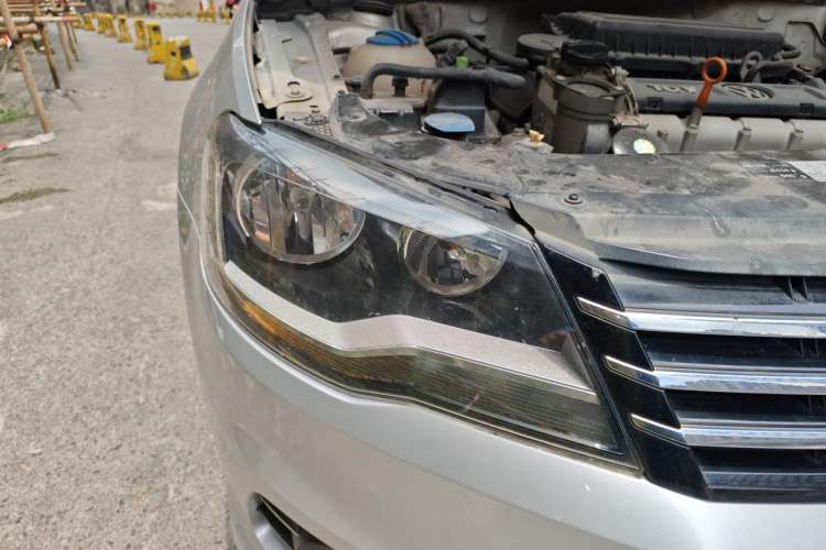 Used Volkswagen Bora 2014 1.6L Automatic Comfort Model Right Front Headlight