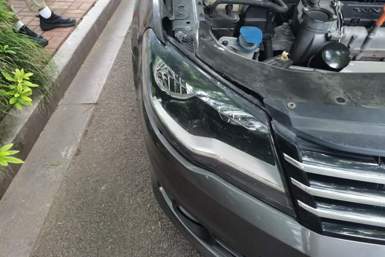 Used Volkswagen Bora 2014 1.6L Automatic Comfort Model Right Front Headlight