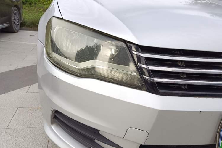Used Volkswagen Bora 2014 1.6L Manual Fashion Edition Right Front Headlight