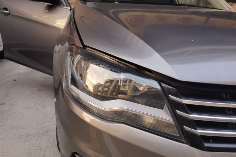 Used Volkswagen Bora 2014 1.6L Automatic Comfort Model Right Front Headlight