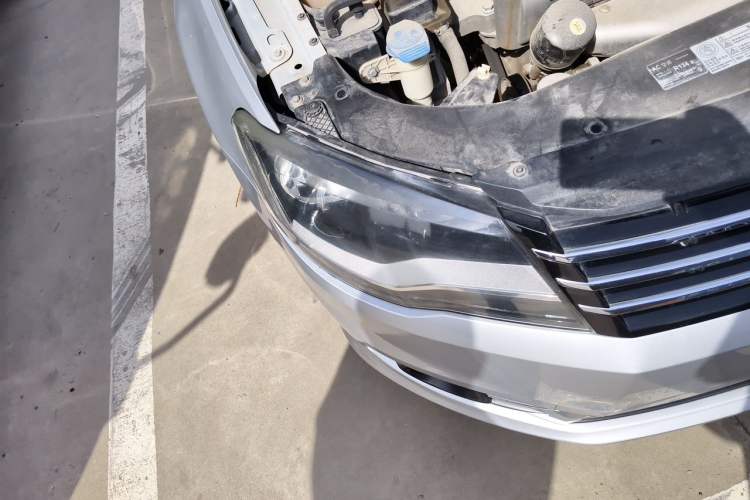 Used Volkswagen Bora 2014 1.6L Manual Comfort Model Right Front Headlight