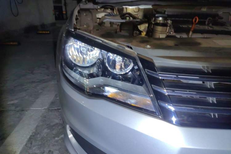 Used Volkswagen Bora 2014 1.6L Automatic Fashion Model Right Front Headlight