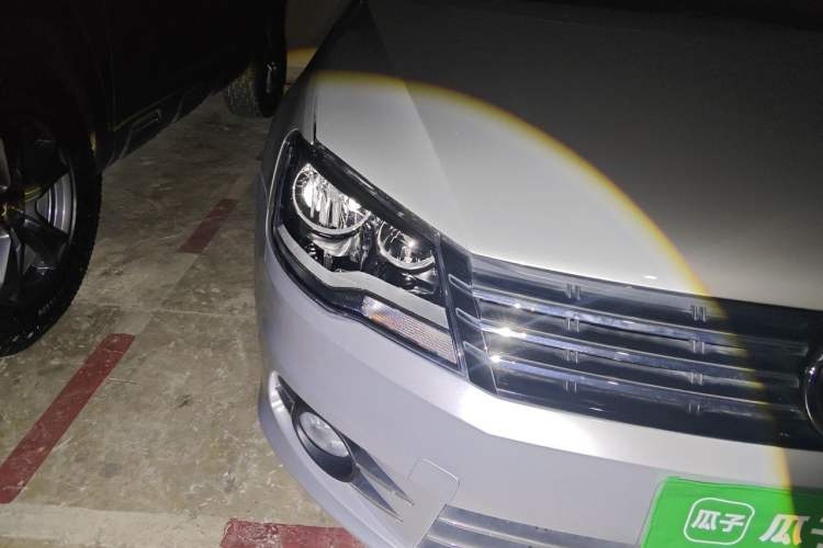 Used Volkswagen Bora 2014 1.4TSI Automatic Comfort Model Right Front Headlight