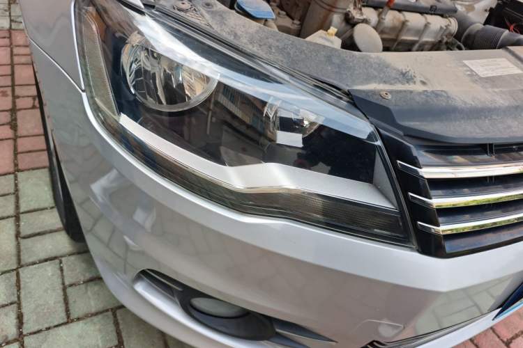 Used Volkswagen Bora 2014 1.6L Automatic Comfort Model Right Front Headlight