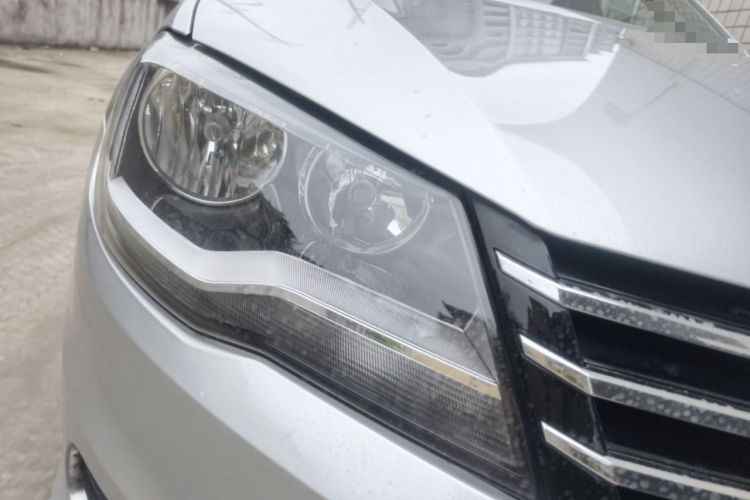 Used Volkswagen Bora 2014 1.6L Automatic Fashion Model Right Front Headlight