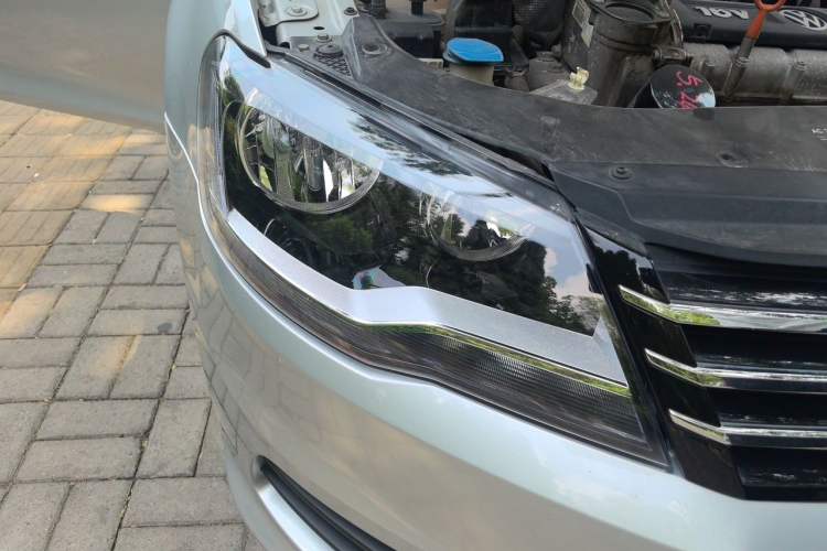 Used Volkswagen Bora 2014 1.6L Automatic Fashion Model Right Front Headlight