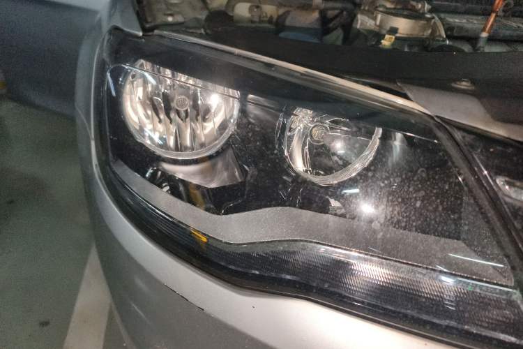 Used Volkswagen Bora 2014 1.6L Automatic Comfort Model Right Front Headlight