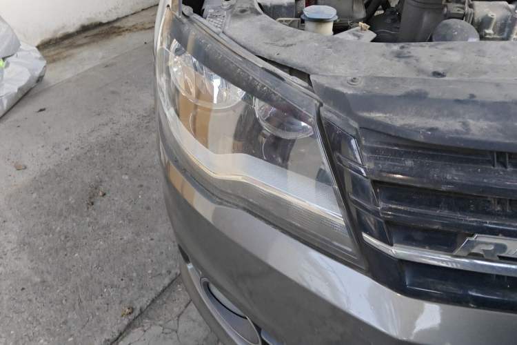 Used Volkswagen Bora 2014 1.6L Automatic Comfort Model Right Front Headlight