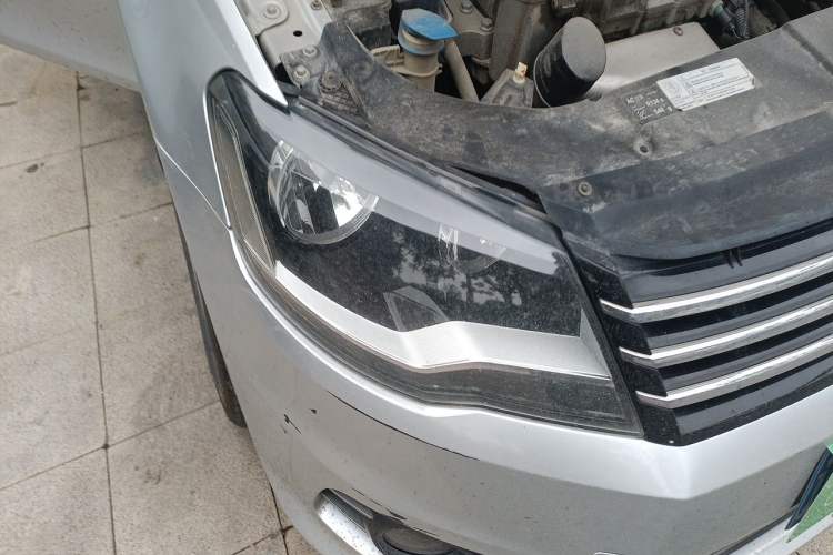 Used Volkswagen Bora 2014 1.6L Automatic Comfort Model Right Front Headlight