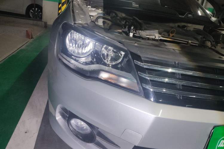 Used Volkswagen Bora 2014 1.4TSI Automatic Comfort Model Right Front Headlight