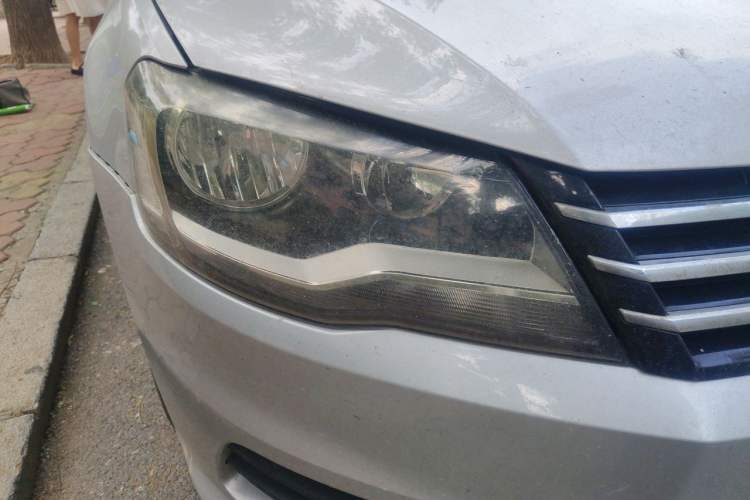 Used Volkswagen Bora 2014 1.6L Automatic Fashion Model Right Front Headlight