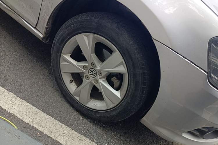 Used Volkswagen Bora 2014 1.6L Automatic Comfort Model Right Front Wheel Hub